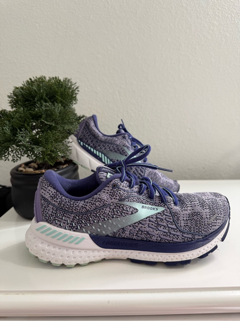 Brooks Adrenaline 21 Women size 6.5  Running Shoes - Lavender with Mint Accents